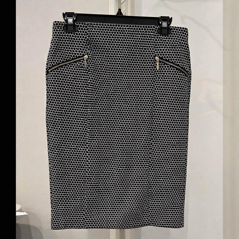 Alfani Black White Geometric Pencil Skirt 6 | Stretch Workwear Skirt Modern Zip - Picture 2 of 7
